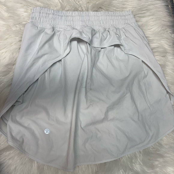 | Lululemon | Hotty Hot High-Rise Skirt. Size 6. - Picture 7 of 10